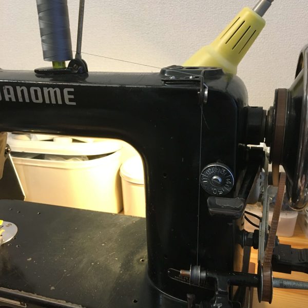 ボビンに糸を巻く